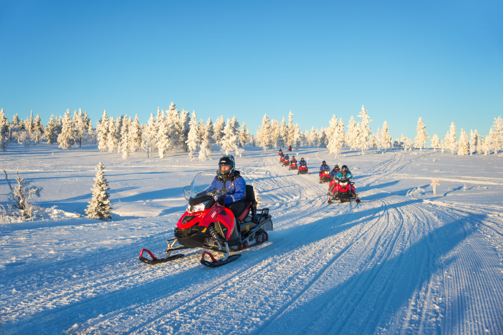 Groepsreizen naar Lapland - Avontuur en ontspanning met sneeuwscootertochten en huskysafari’s.